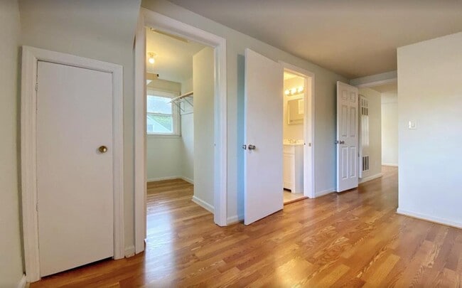 Building Photo - 2600 Browns Ln