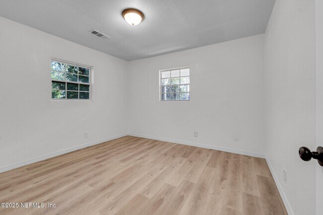 Building Photo - 2811 Myrtis Rd