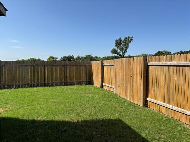 Building Photo - 313 Cres Park Dr