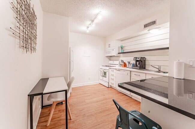 Building Photo - 5106 N Lamar Blvd