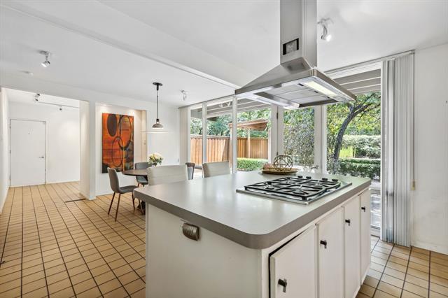 Building Photo - 10714 Royal Springs Dr