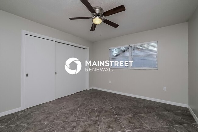 Building Photo - 7900 Lightfoot Dr