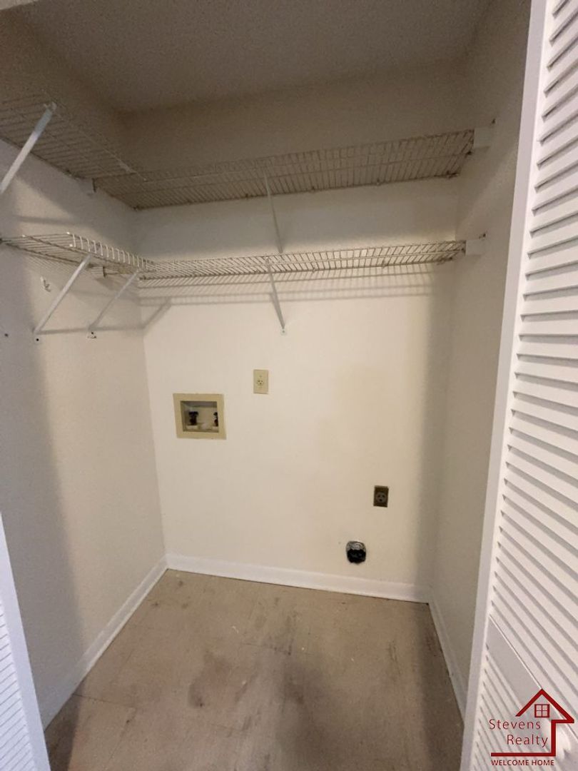 Building Photo - 430 Oriole Dr