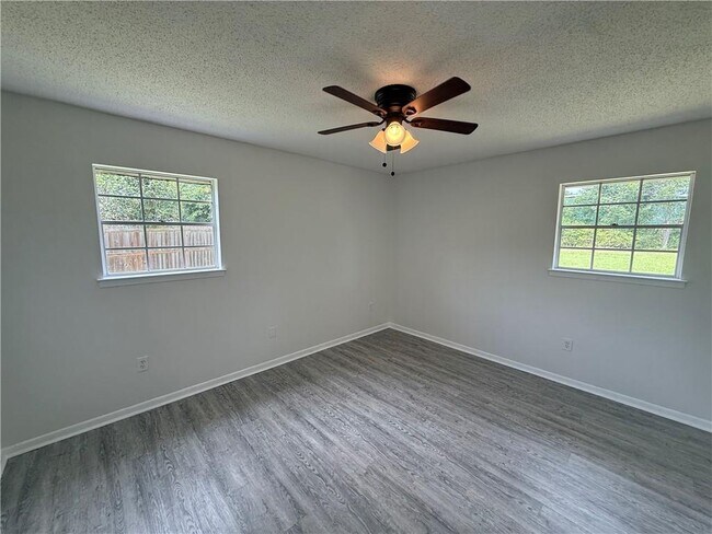 Building Photo - 7662 Simmons Dr