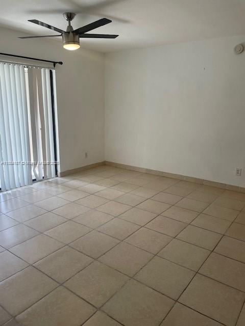 Building Photo - 560 S Park Rd
