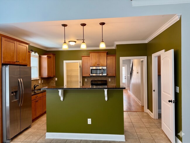 Building Photo - 4BR home close to downtown Watkinsville