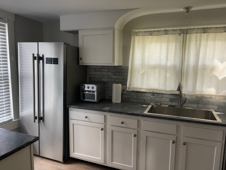 Building Photo - 920 Ash St