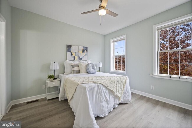 Building Photo - 328 S Macon St.