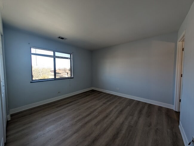 Building Photo - 9024 Lincoln Ct