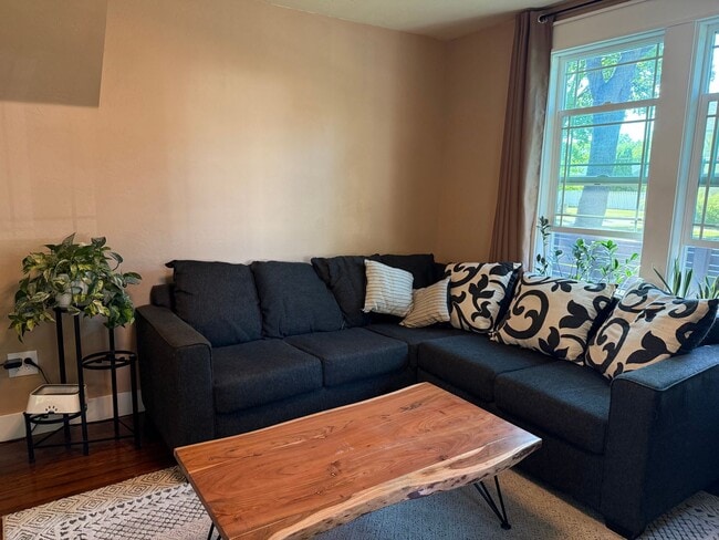 Building Photo - Charming Kalispell Home