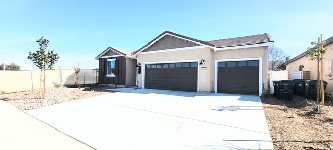 Building Photo - Gorgeous New Lennar Home - Lots of Upgrades - Solar- Must See