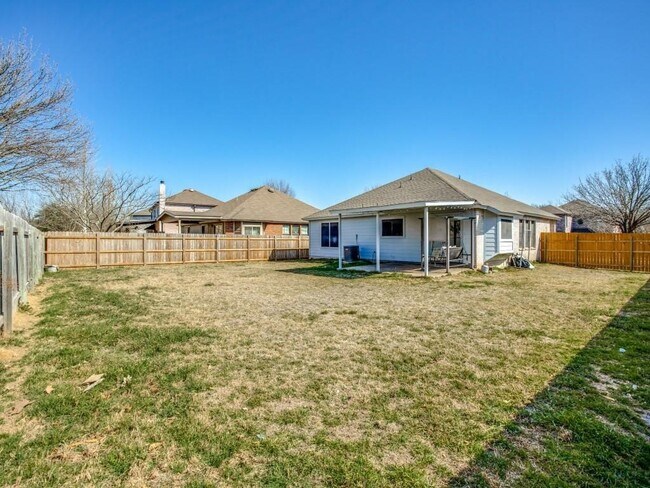 Building Photo - 201 Sil Cove