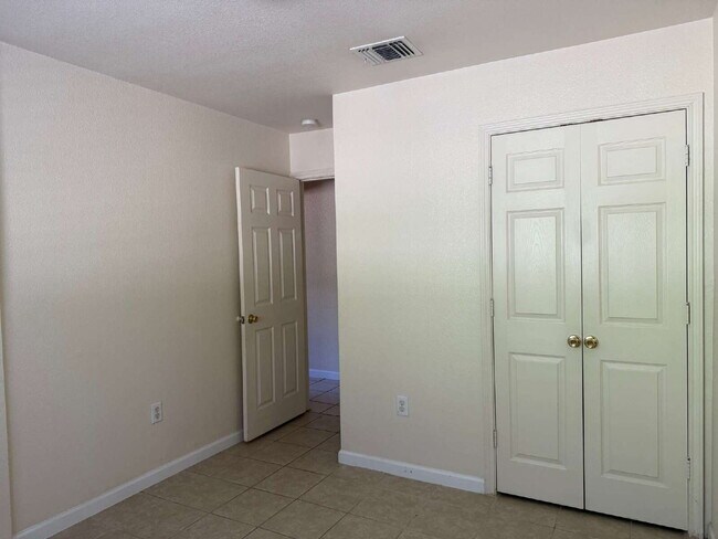 Building Photo - Gorgeous 2 Bed/2 Bath Duplex in North West SA