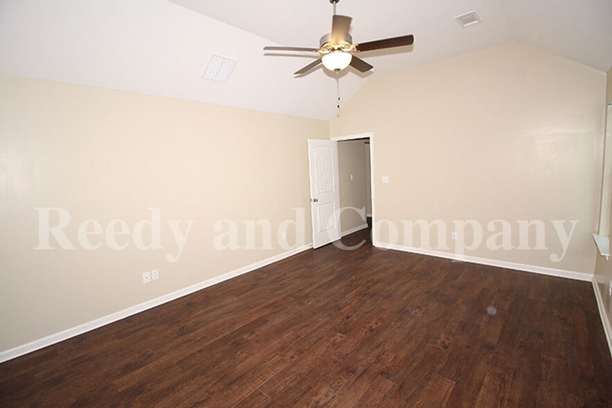 Building Photo - 5023 Acorn Dr