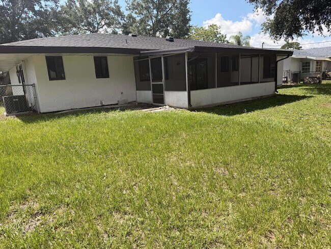 Building Photo - 1117 SE Stewart Rd