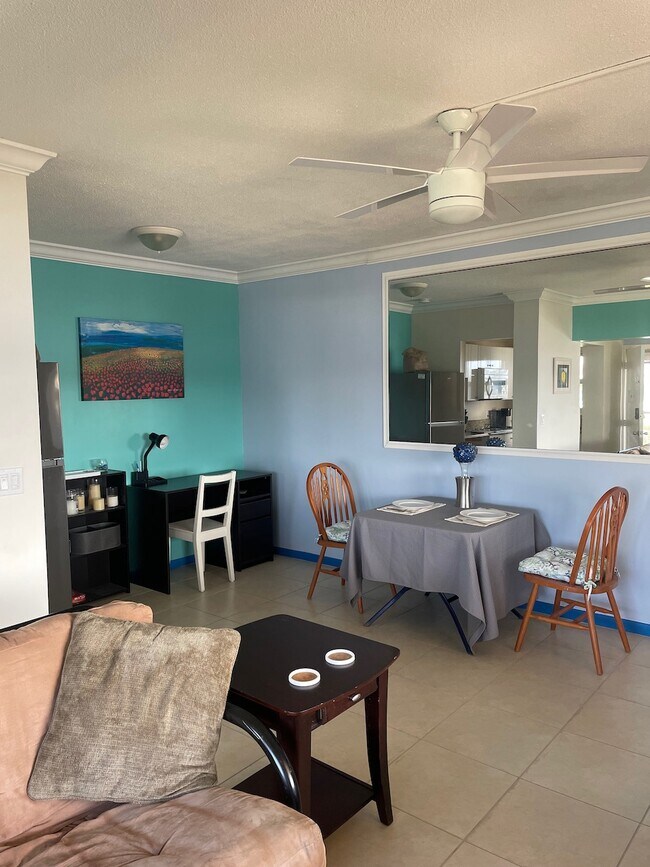 Building Photo - 9 N Birch Rd