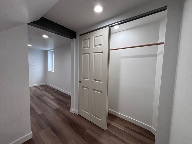 Building Photo - Newly updated 4 bedroom house in Laurelhurst neighborhood!