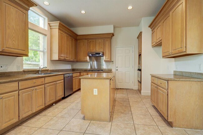 Building Photo - 11126 Sherwood Garden Dr