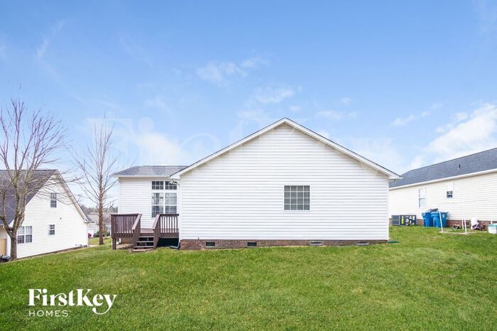 Building Photo - 998 Piney Church Rd