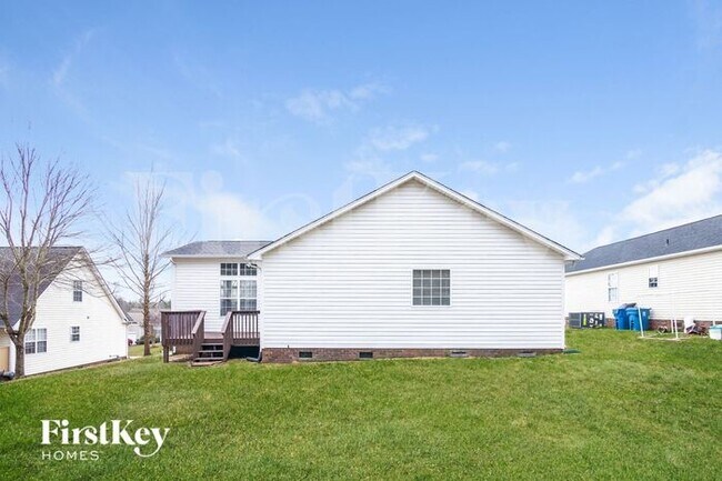 Building Photo - 998 Piney Church Rd