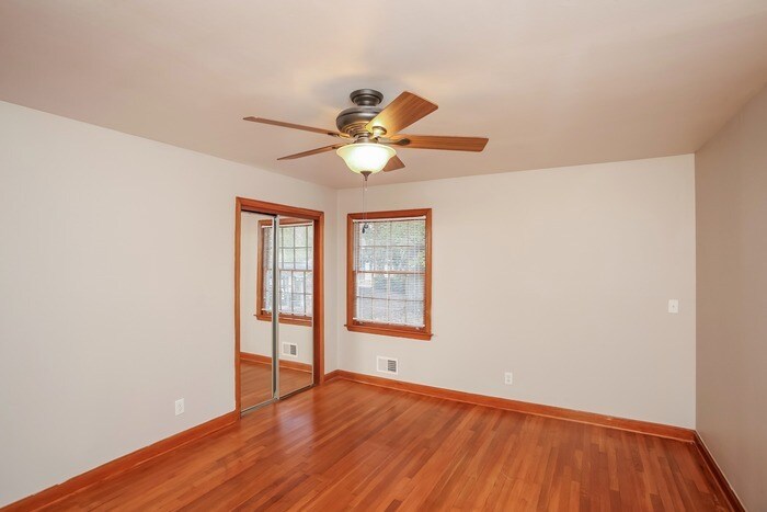 Building Photo - 1532 Romain Dr