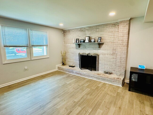 Building Photo - BEAUTIFULLY UPDATED HOME - WOODBRIDGE