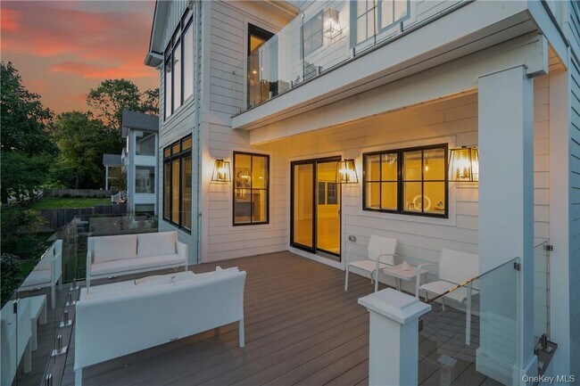 Building Photo - 184 Soundview Ave