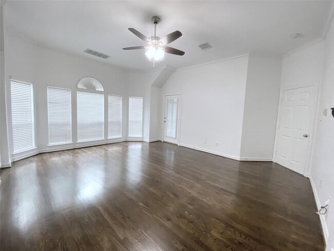 Building Photo - 1405 Prospect St