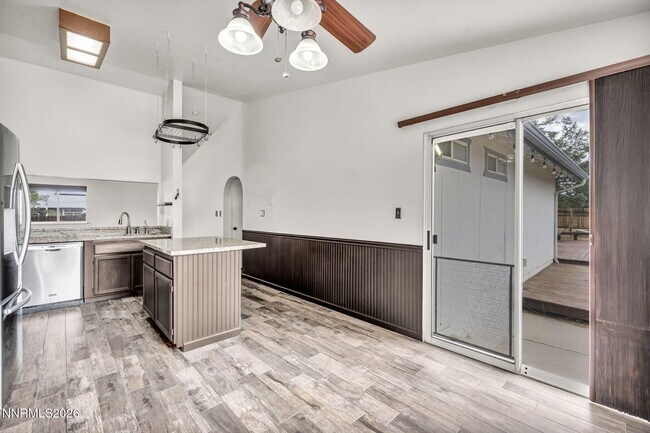 Building Photo - 17575 Parrot Dr