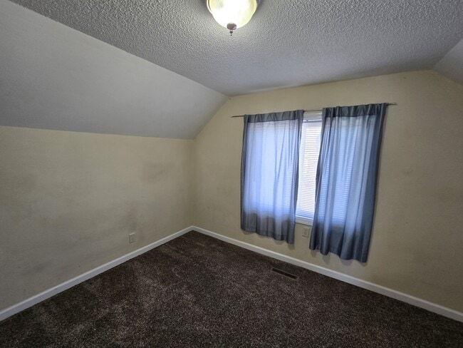 Building Photo - 330 Cottage St