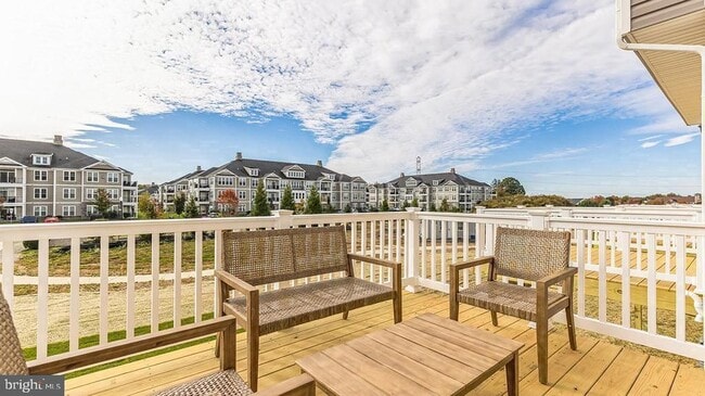 Building Photo - 284 Macoun Way