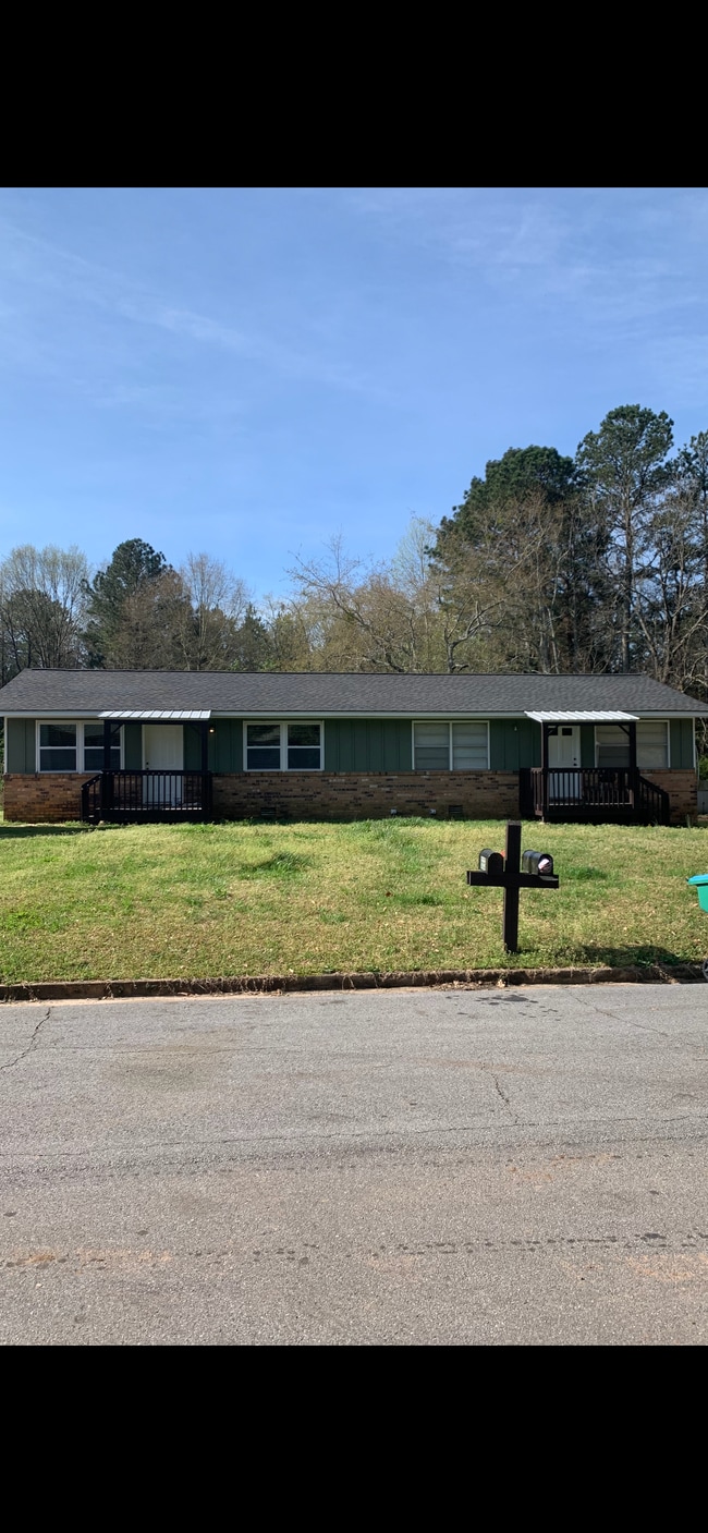 Building Photo - 637 Aubrey Dr