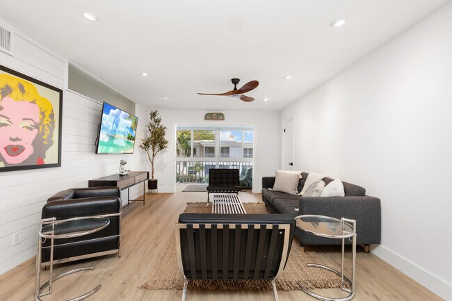 Building Photo - 6515 Bay Club Dr