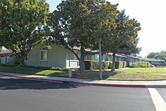 Building Photo - Creekside South Apartments