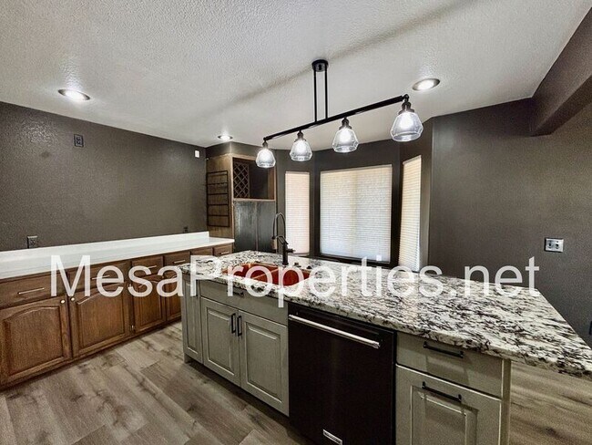 Building Photo - 13871 Oakmont Dr