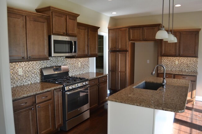 Building Photo - 5627 Spicewood Dr