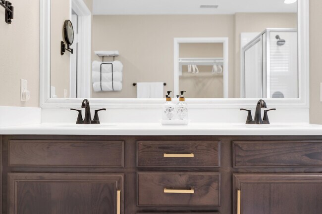 Building Photo - 84131 Azzura Way