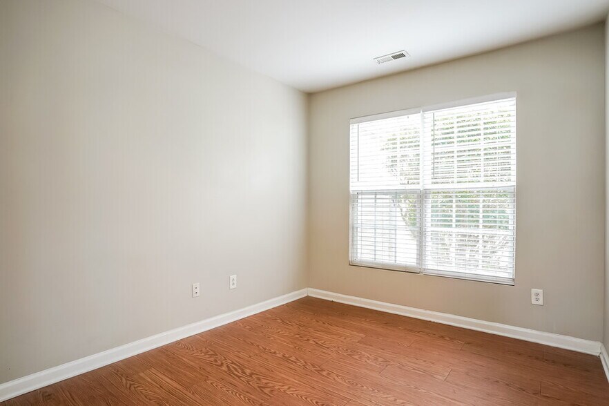 Building Photo - 2014 Gushing Dr