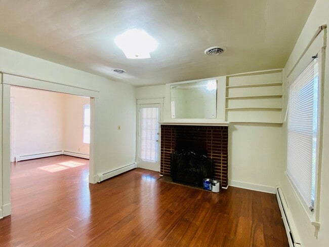 Building Photo - Adorable 2bdrm/1bth Bungalow Conveniently Located in Richmond's Historic Churchill!!