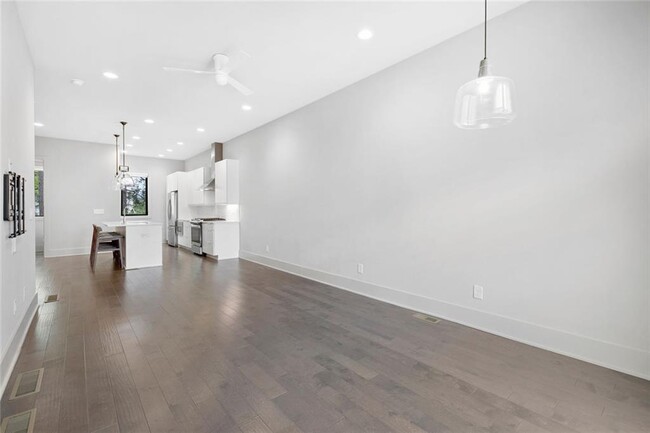 Building Photo - 133 Cityview Ct NE
