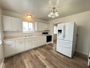 Building Photo - 3318 W 4th St