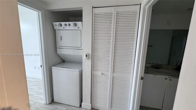 Building Photo - 18800 NE 29th Ave