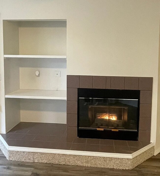 Building Photo - 2 Bed, 2 bath in Quiet Community. New HVAC, New Flooring. Community pool and clubhouse access. MO...