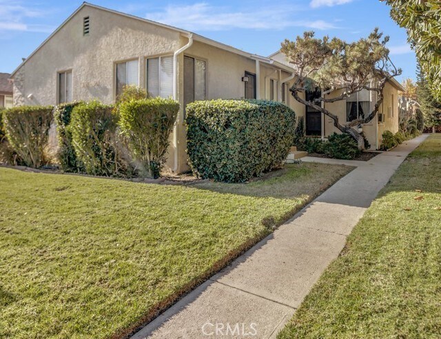 Building Photo - 557 N Rosemary Ln