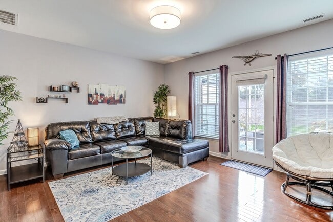 Building Photo - Luxury Townhome for rent!