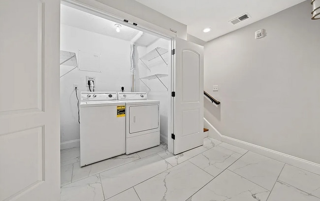 Building Photo - 469 Sherman St