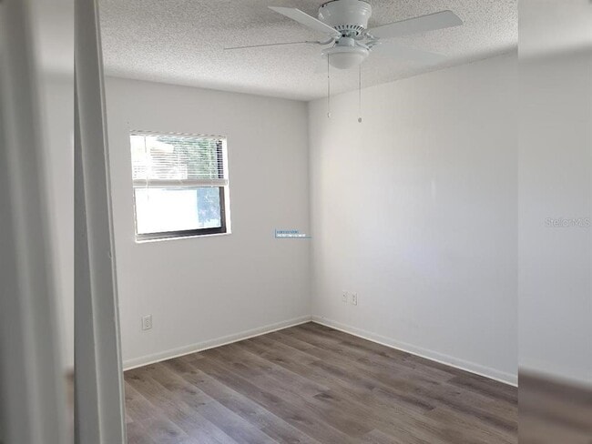 Building Photo - 4486 Yorkshire Ave