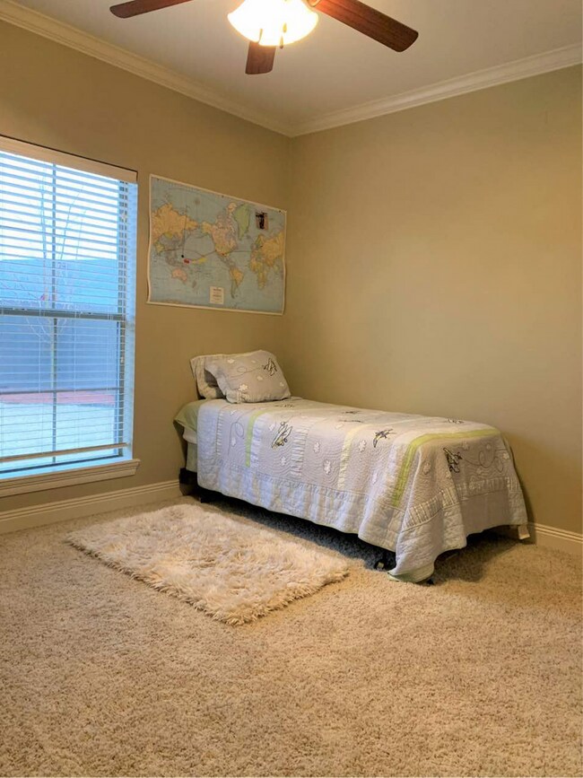 Building Photo - Rental in Gated Community