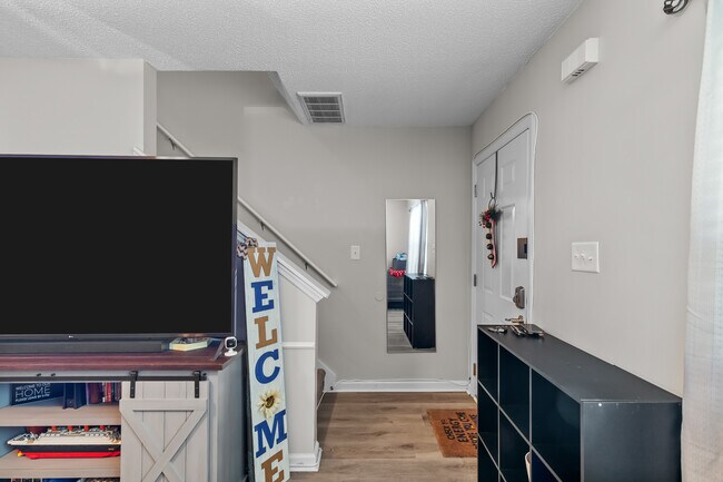Building Photo - 5010 Banister Loop