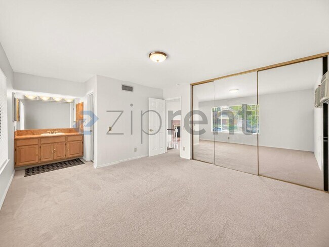 Building Photo - 9534 Swinton Ave